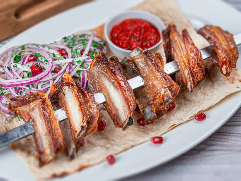 shashlyk-iz-baraniны-rebryshki-dostavka
